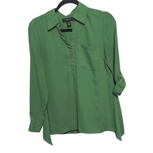 Style&Co - Green Blouse Size  XS Wear sleeves long or rolled up. Shark bite hem